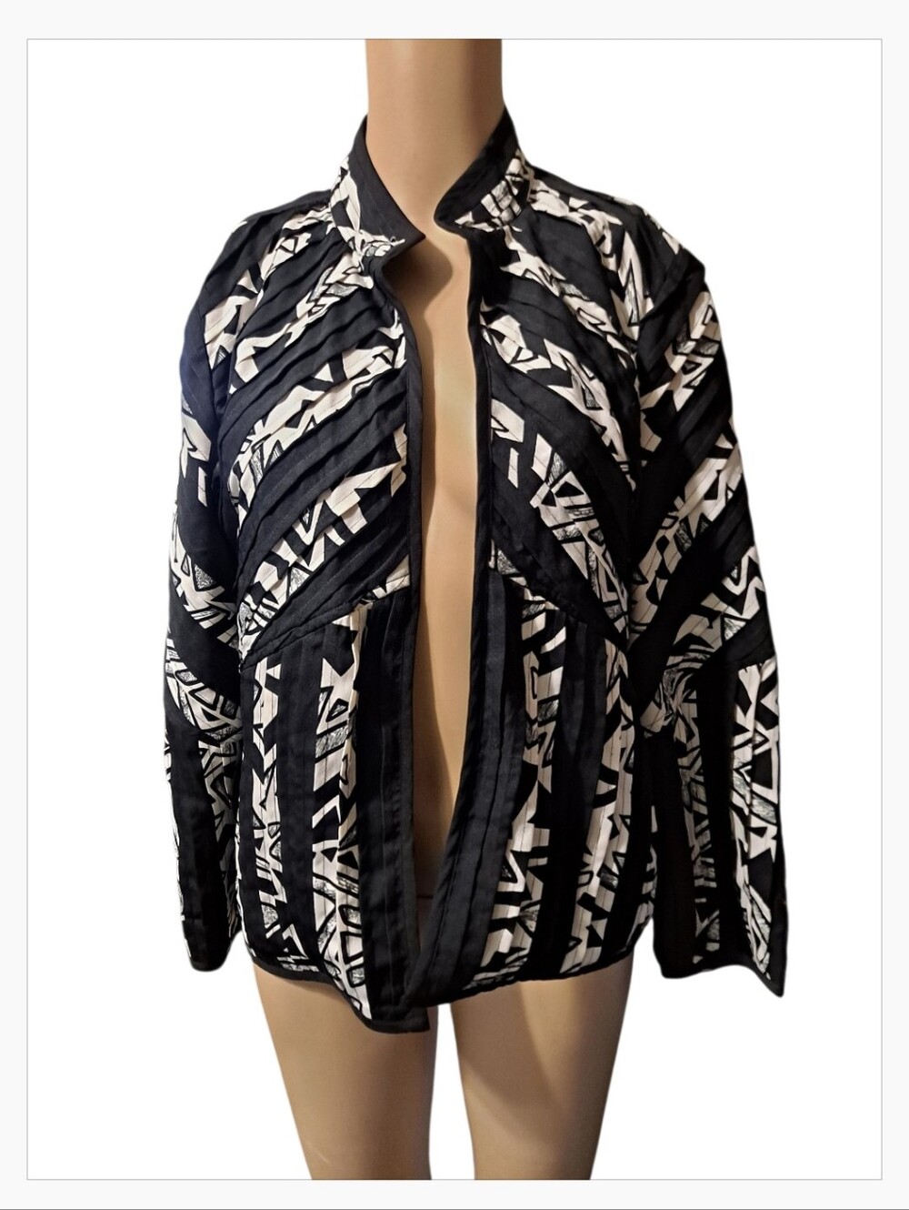 Chico's Black & White Geometric Open-Front Jacket